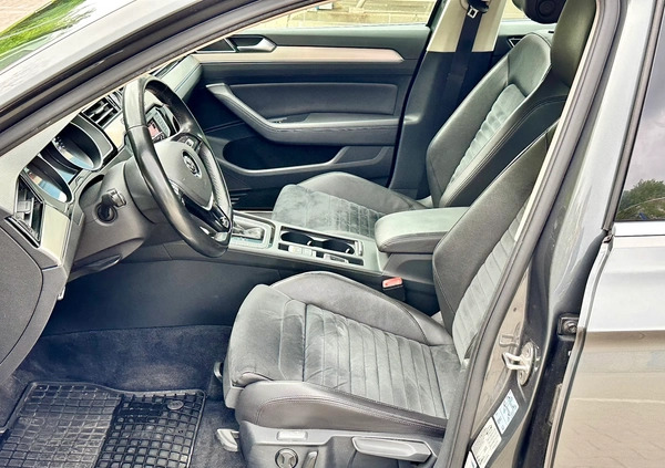 Volkswagen Passat cena 59999 przebieg: 200000, rok produkcji 2016 z Gdynia małe 596